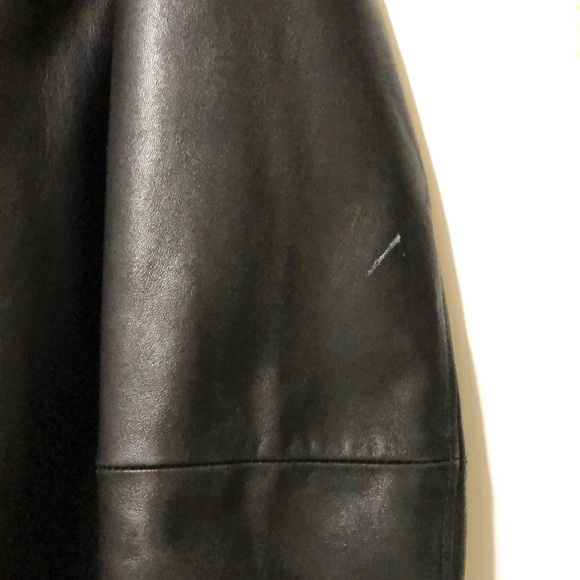 CLOSET CLEAN OUT. ACCEPTING ANY OFFER!
Men’s Bostonharbour leather jacket Medium - Picture 6 of 15